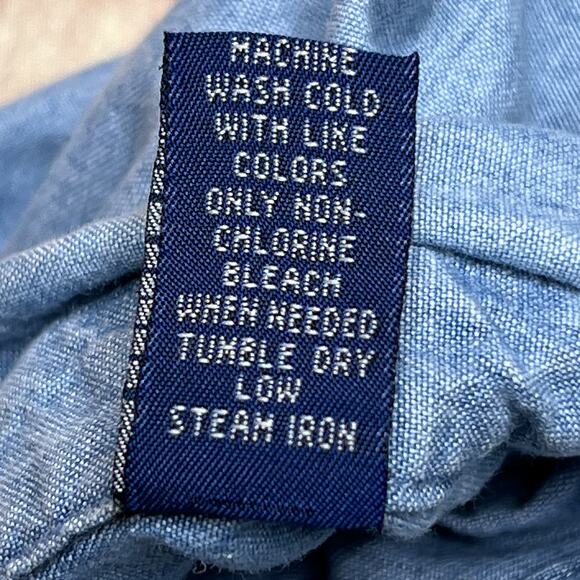 Vintage 90s Karen Scott Santa's Workshop Embroidered Denim Shirt Blue Christmas - Picture 6 of 7